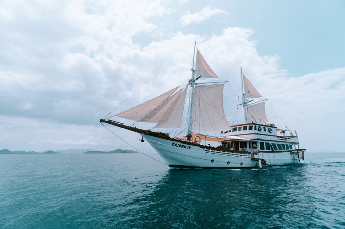 charter-boat-cajoma-4-iv-phinisi