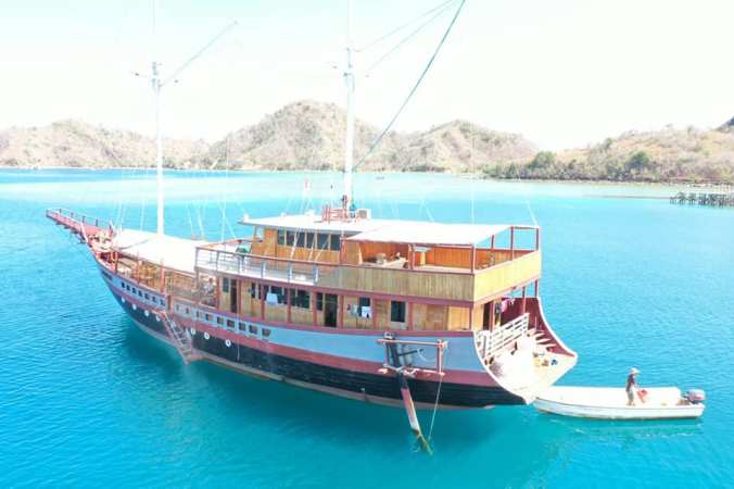 Charter Boat Lamborajo I Phinisi Komodo